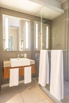 Aha Harbour Bridge Hotel & Suites