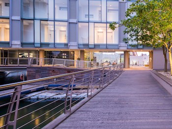 Aha Harbour Bridge Hotel & Suites