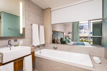 Aha Harbour Bridge Hotel & Suites
