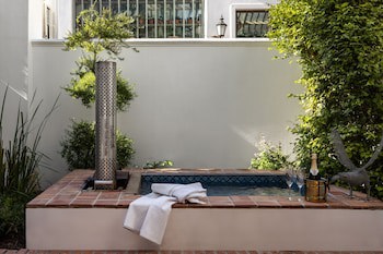 Akademie Street Boutique Hotel