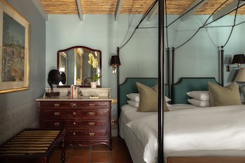 Akademie Street Boutique Hotel
