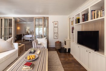 Akademie Street Boutique Hotel