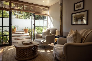 Akademie Street Boutique Hotel
