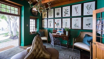 Akademie Street Boutique Hotel