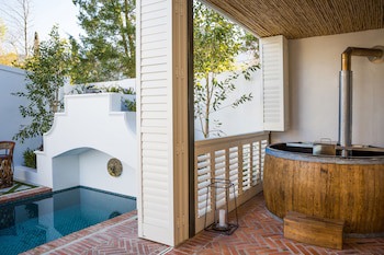 Akademie Street Boutique Hotel