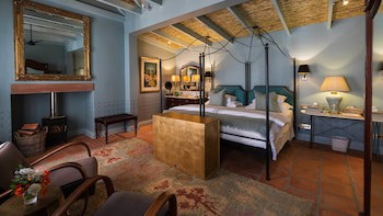 Akademie Street Boutique Hotel