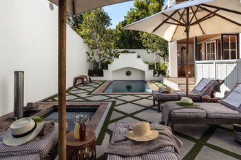 Akademie Street Boutique Hotel