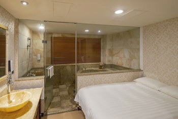 Grand Pleasure Spring Hotel