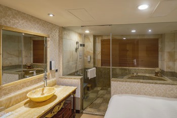 Grand Pleasure Spring Hotel