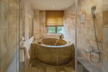 Grand Pleasure Spring Hotel