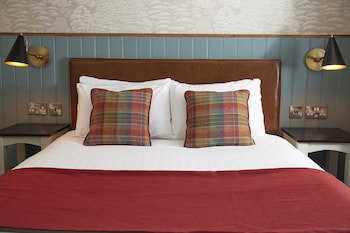 Feathers Hotel By Greene King Inns