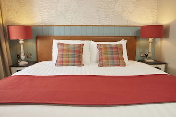 Feathers Hotel By Greene King Inns