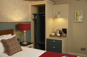 Feathers Hotel By Greene King Inns