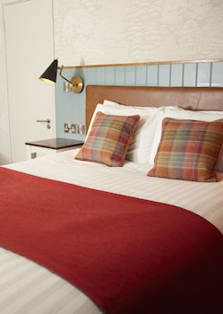 Feathers Hotel By Greene King Inns