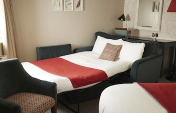 Feathers Hotel By Greene King Inns