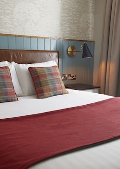 Feathers Hotel By Greene King Inns