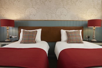 Feathers Hotel By Greene King Inns