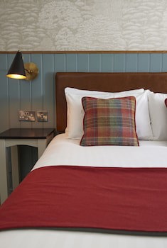 Feathers Hotel By Greene King Inns
