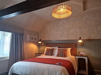 Feathers Hotel By Greene King Inns