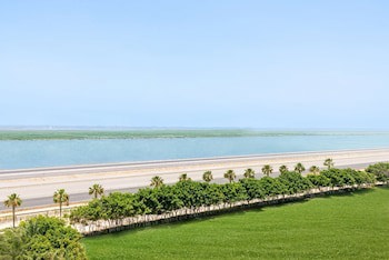 Radisson Blu Hotel & Convention Center, Alexandria