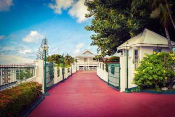 Grenadine House
