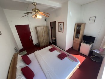 Aquarius Guesthouse & Sauna Adults Only