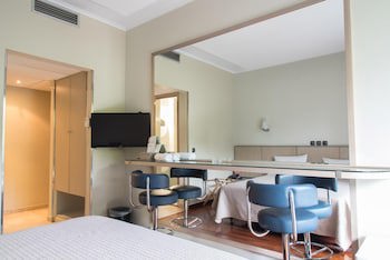 Pines Hotel
