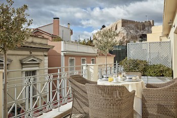 Ava Hotel & Suites