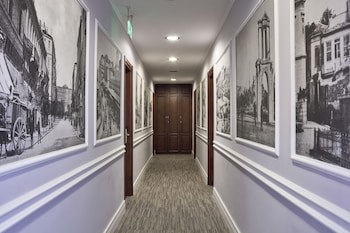 Ava Hotel & Suites