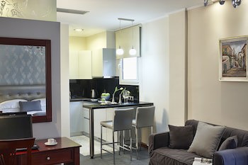 Ava Hotel & Suites