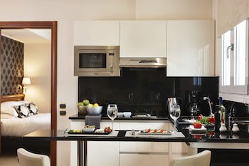 Ava Hotel & Suites