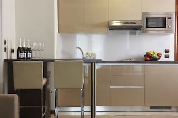 Ava Hotel & Suites