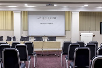 Ava Hotel & Suites