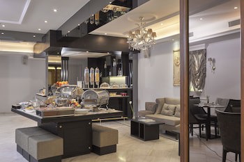 Ava Hotel & Suites