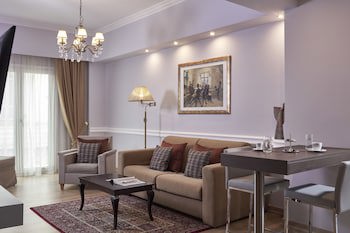 Ava Hotel & Suites