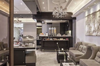 Ava Hotel & Suites