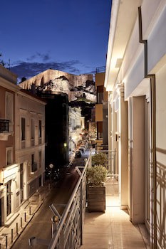 Ava Hotel & Suites