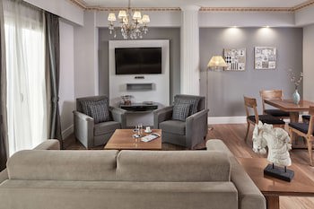 Ava Hotel & Suites