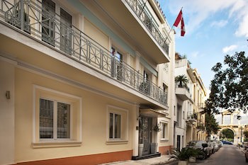 Ava Hotel & Suites