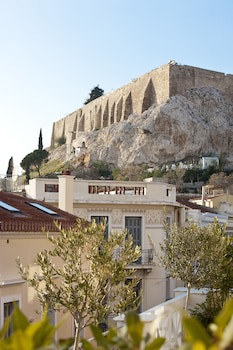Ava Hotel & Suites
