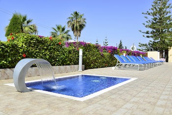 Napa Prince Hotel Apartments fotoğrafı