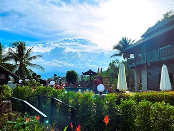 Boomerang Village Resort Kata