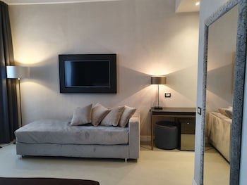 Maxim Axial galeri fotoğrafı