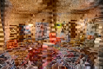 Traveller's Cave Hotel