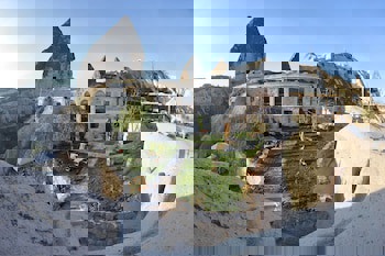 Traveller's Cave Hotel