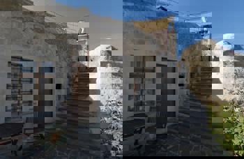 Traveller's Cave Hotel