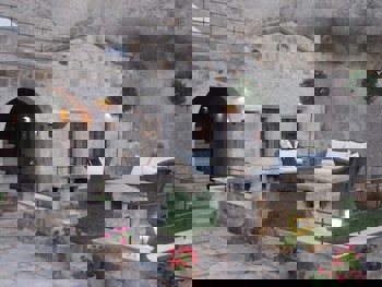 Traveller's Cave Hotel