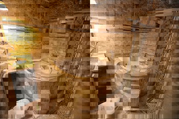 Traveller's Cave Hotel