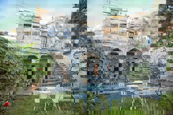 Traveller's Cave Hotel