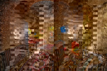 Traveller's Cave Hotel